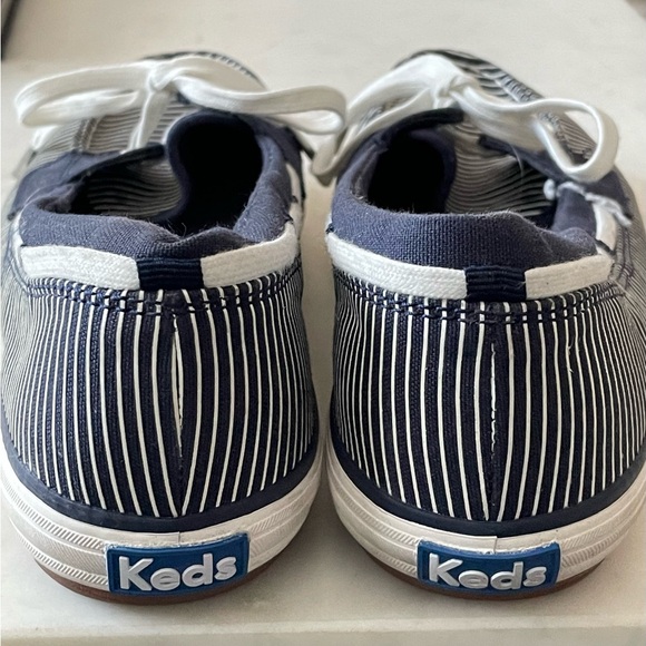 Keds size 8 Navy/white stripe boat style shoes - Picture 2 of 6